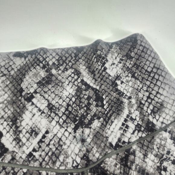 Offline by Aerie Real Me High Waist Crossover Leggings Size S Gray Python Sexy - Picture 5 of 9